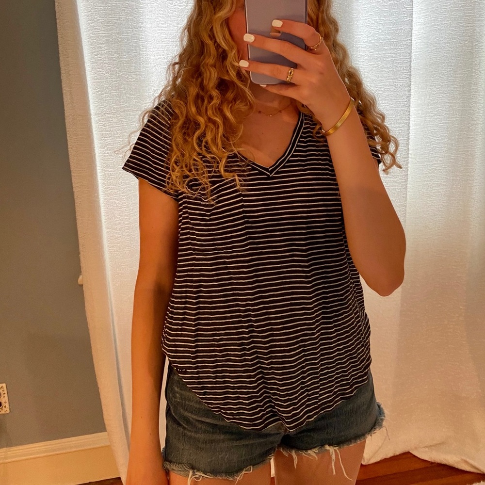 Abercrombie white/navy striped short-sleeve shirt